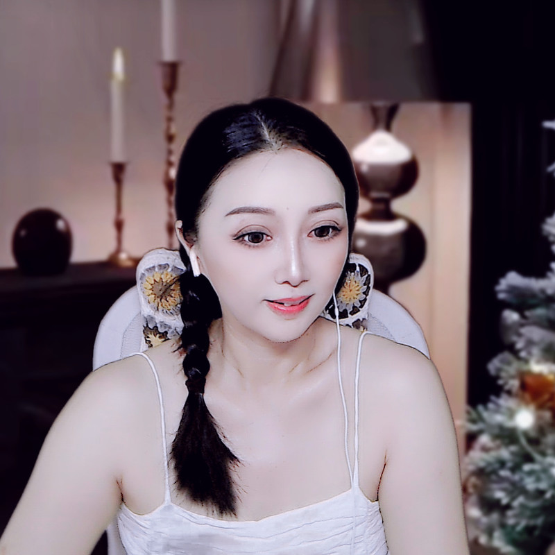 灯下美人🌹海报