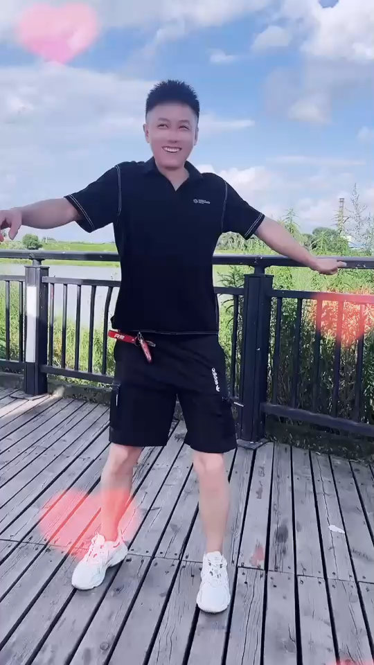 纯纯逗小孩