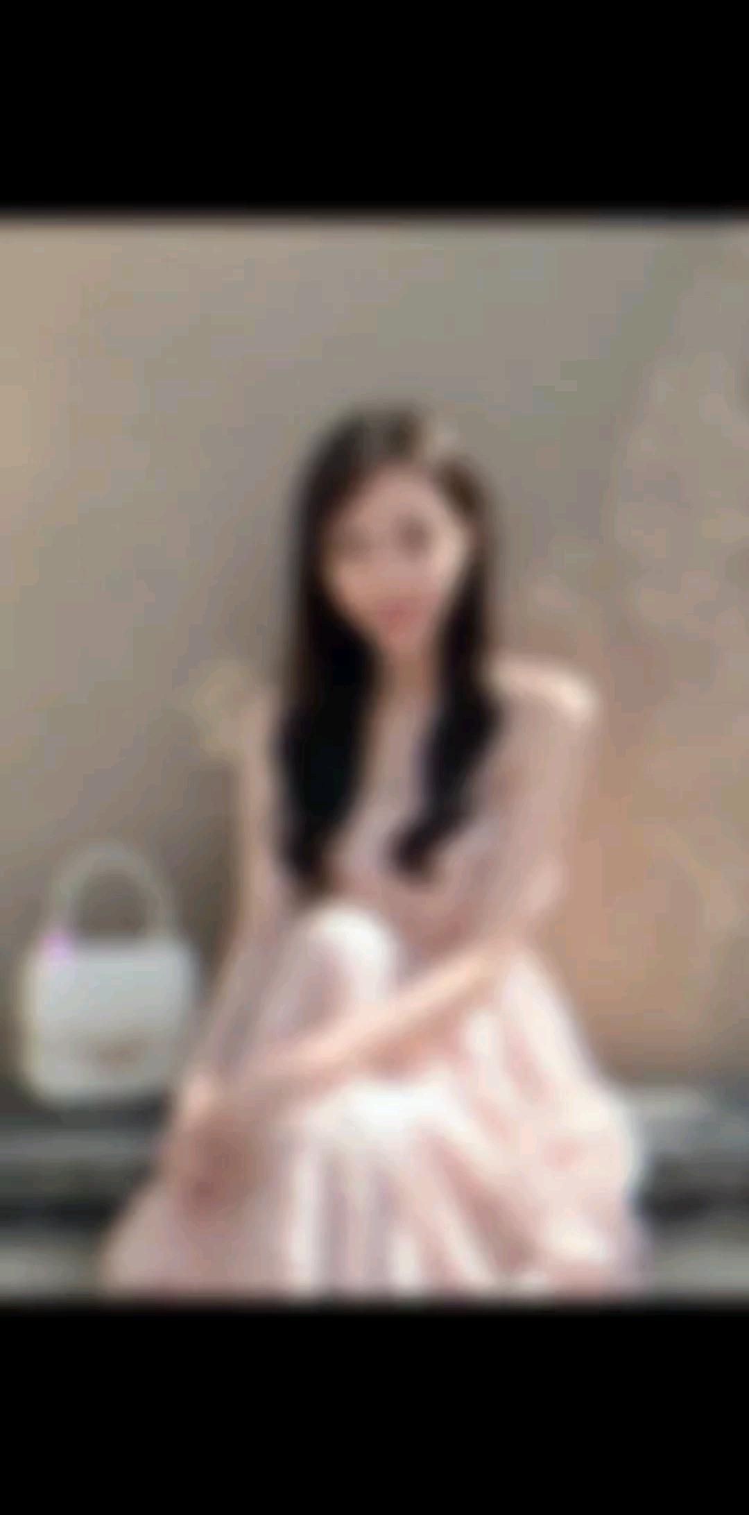 她在哭自己  哭自己