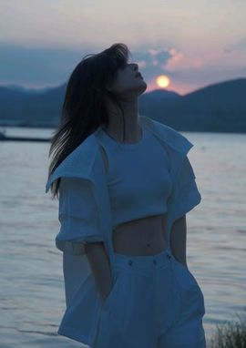 苏阿左主播照片