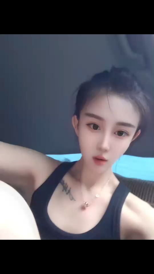 - 生活不是选择，是