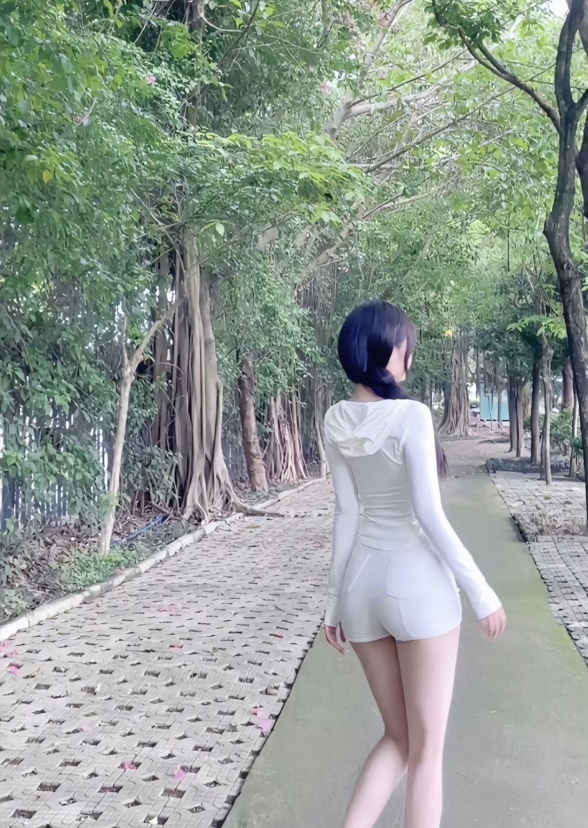 奶一口小葵的图片