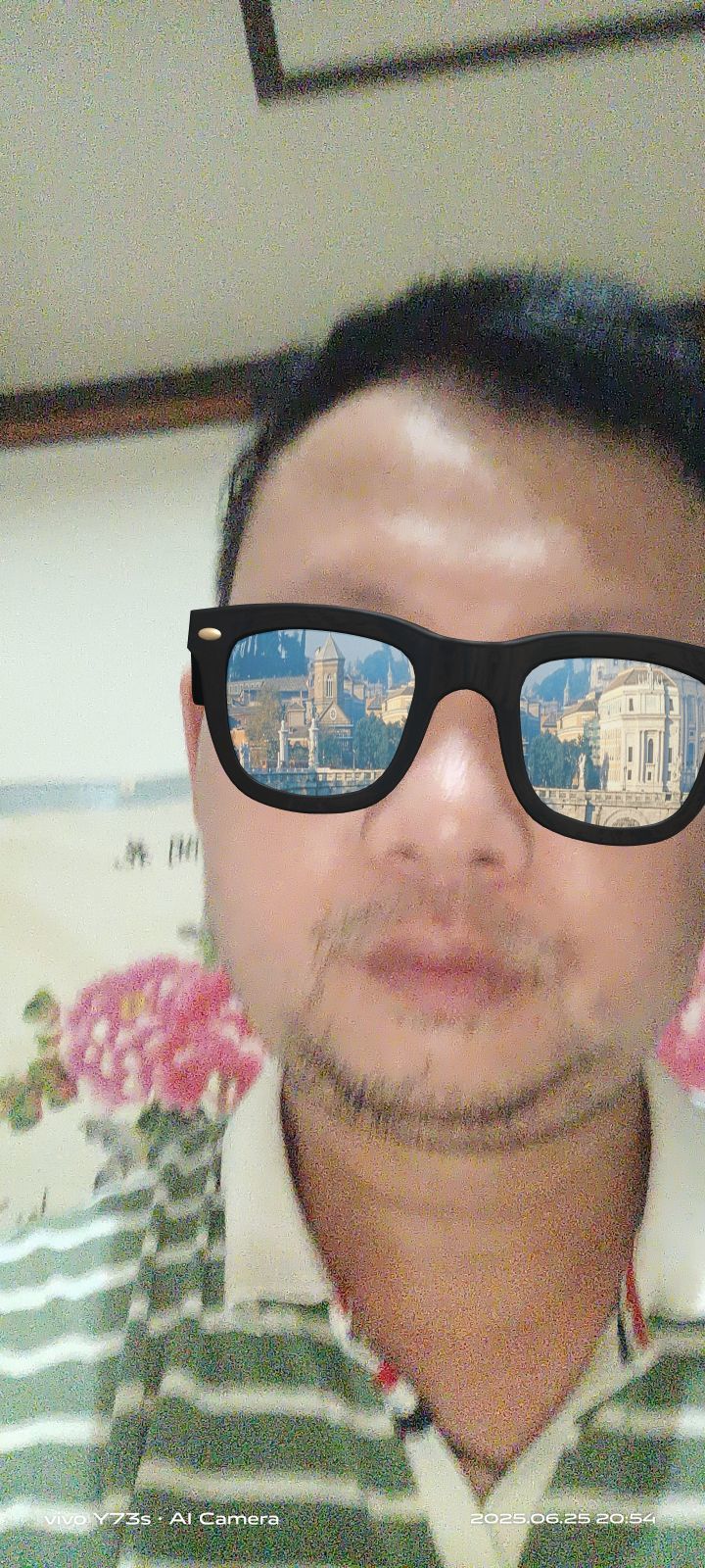 ?來(lái)自布拉格的洞獅?主播圖片