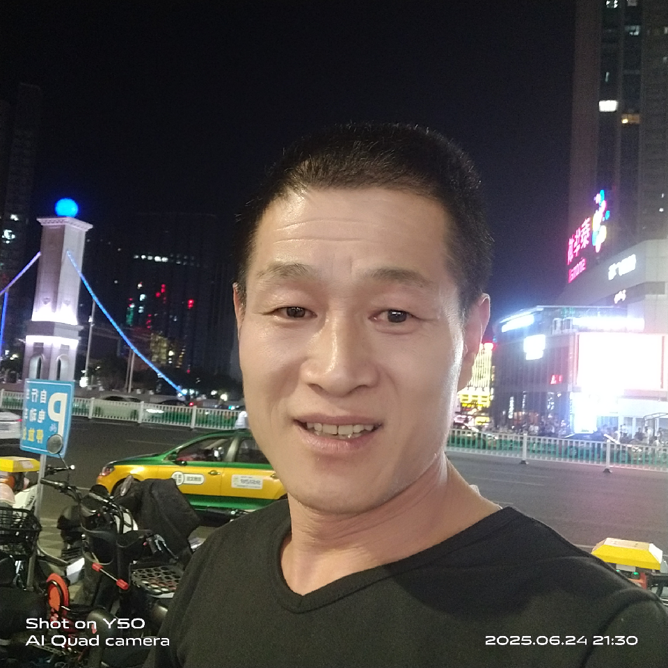 梁颜鹏海报