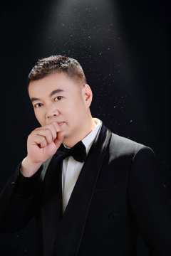 与爱同在海报