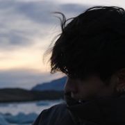 钱啊出发呃呃海报