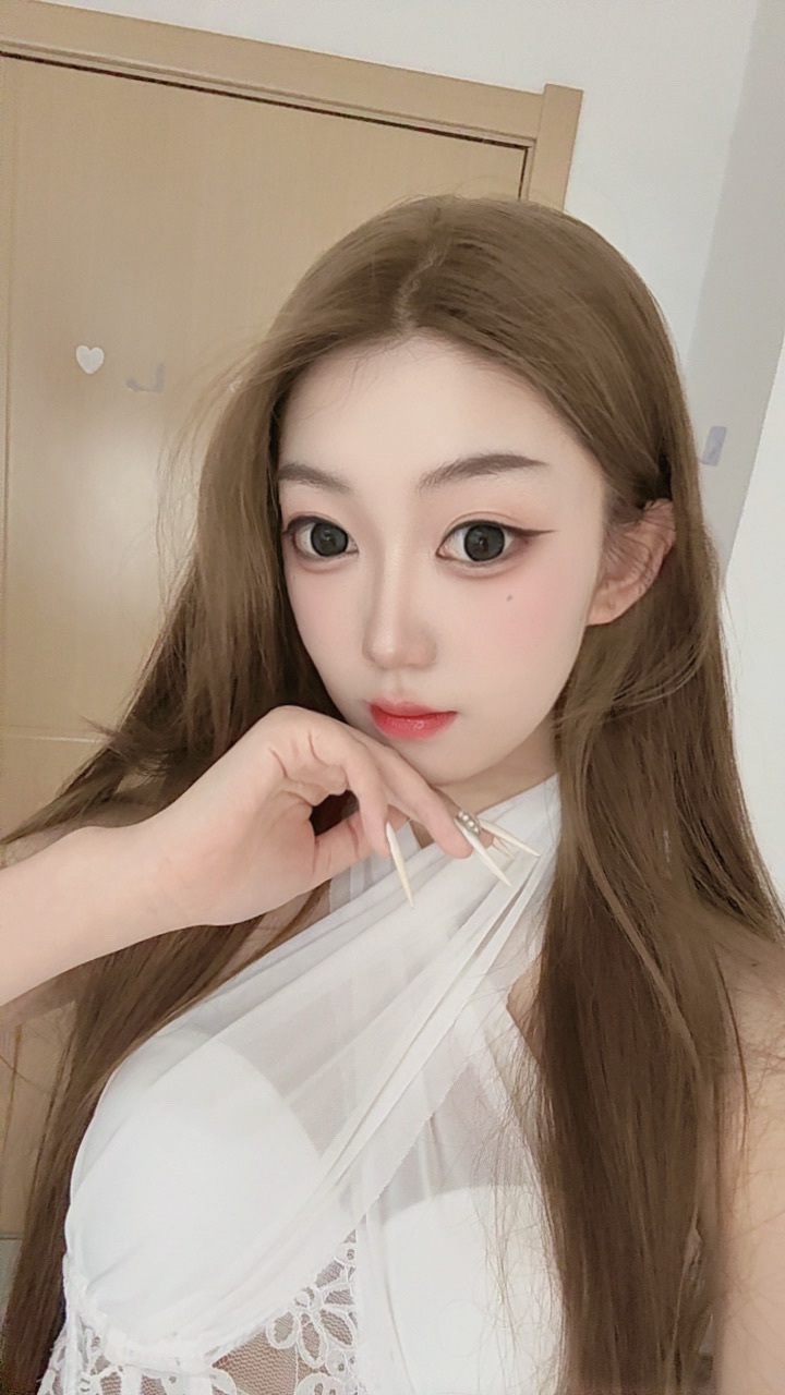 新人其儿的图片