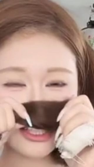 二两桃花醉今生的图片