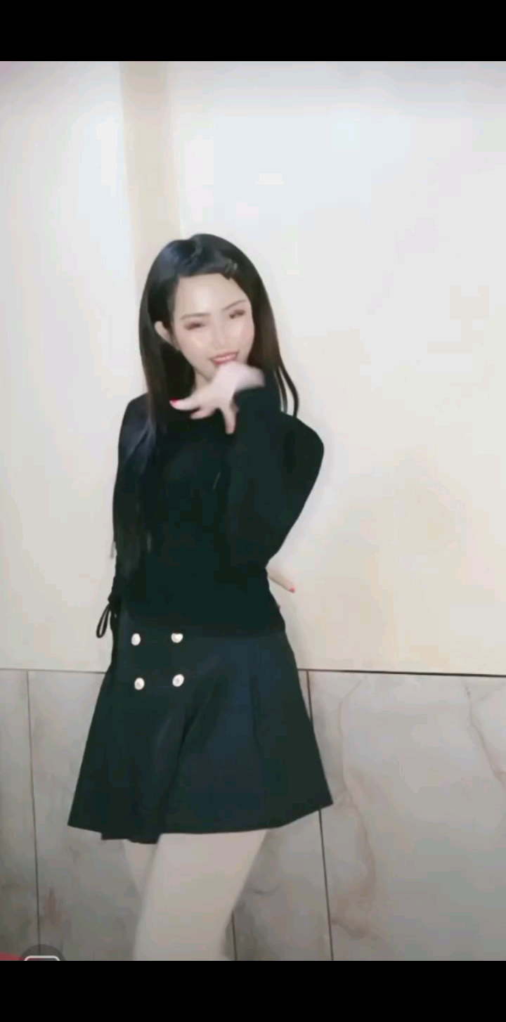 妞妞跳舞太好看了喜欢