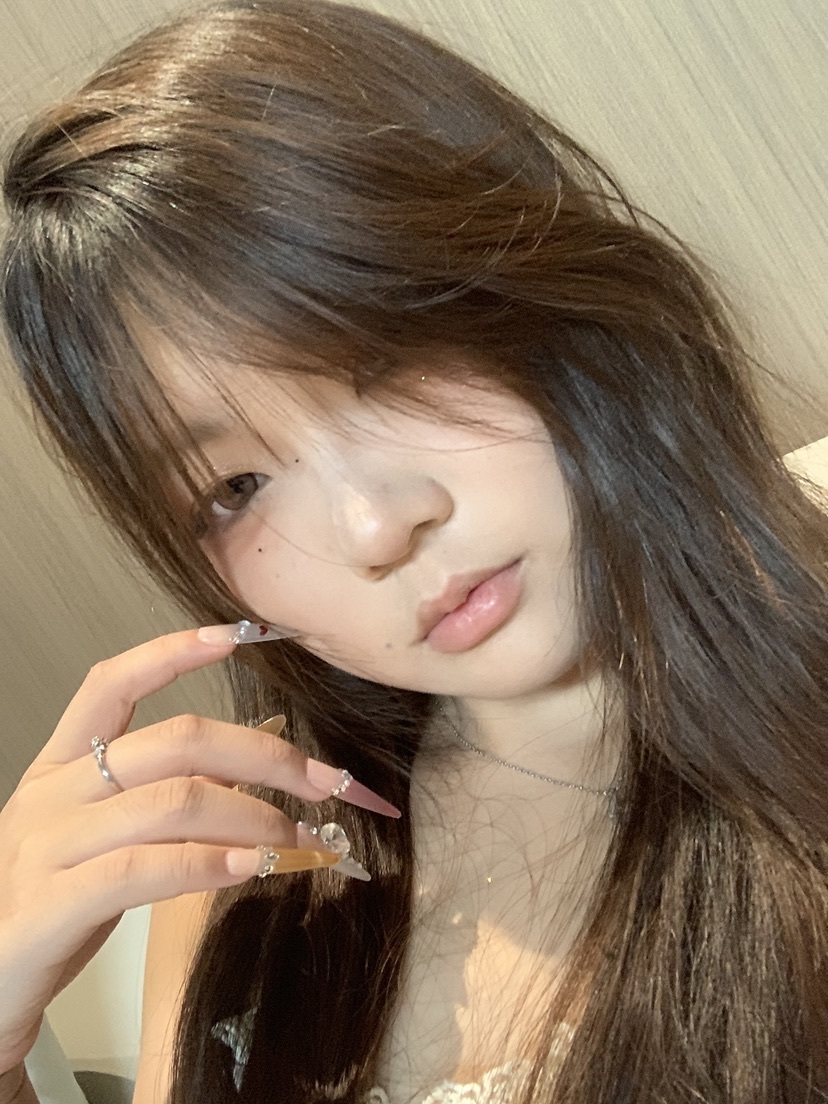 新人筱花花主播图片