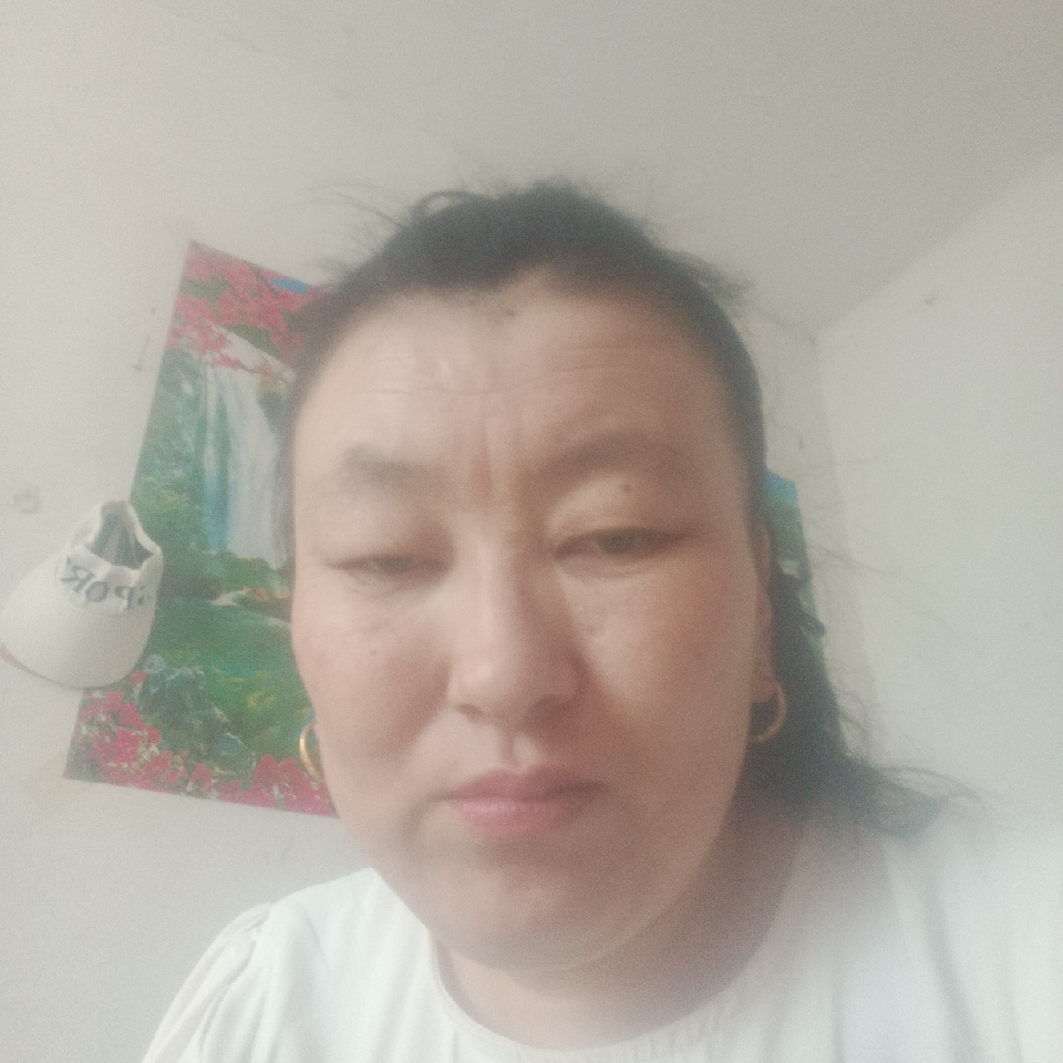 郜玲w9海报