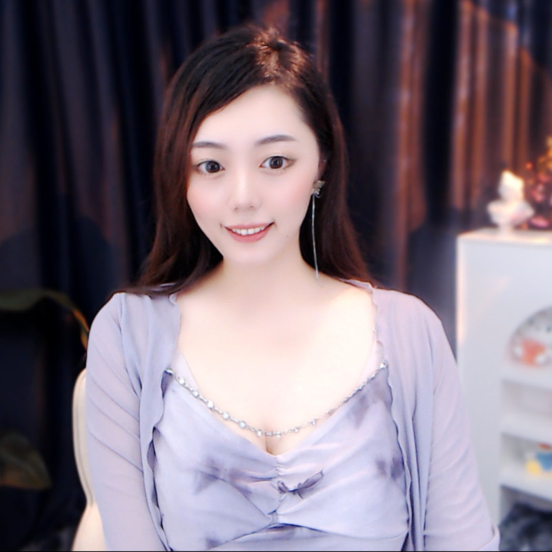 新人灿灿爱唱歌