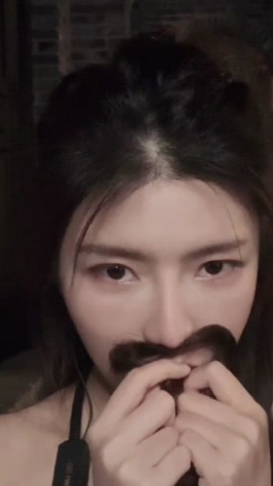 二两桃花醉今生的图片