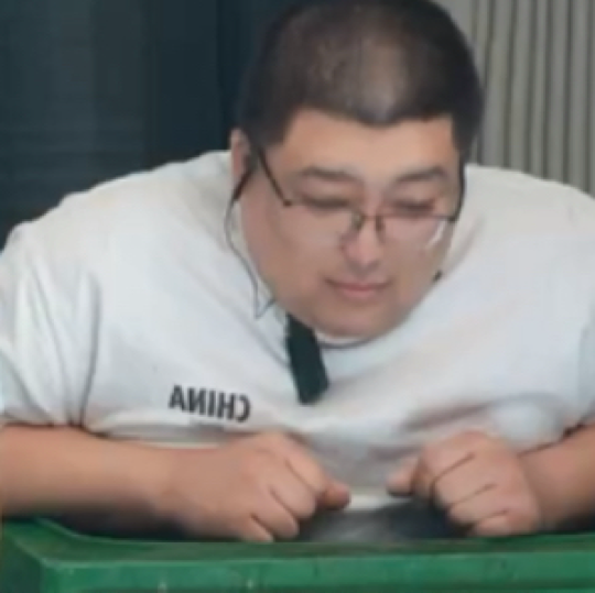 哈哈哈哈哈哈哈口合海报