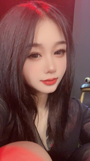 李依.海报