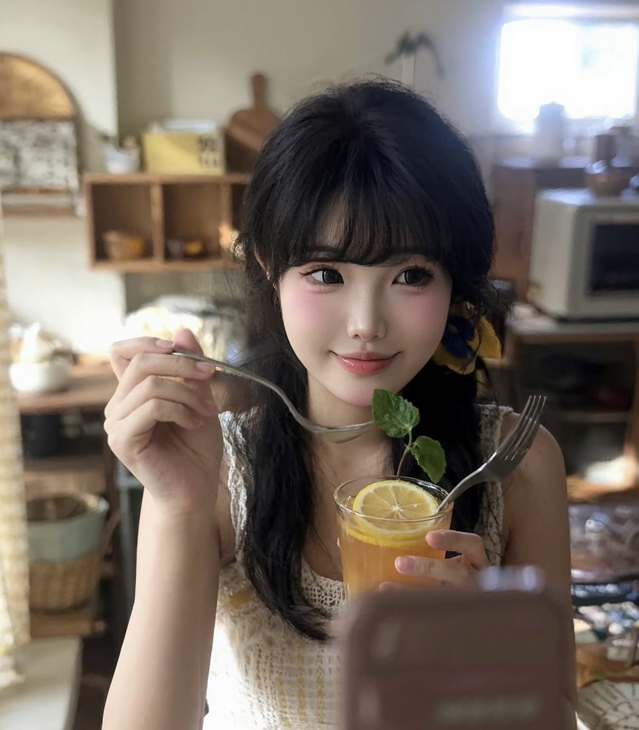 奶一口小葵主播图片
