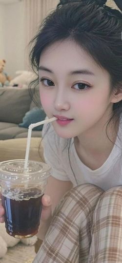 丑小鸭💞愿有一束光主播照片