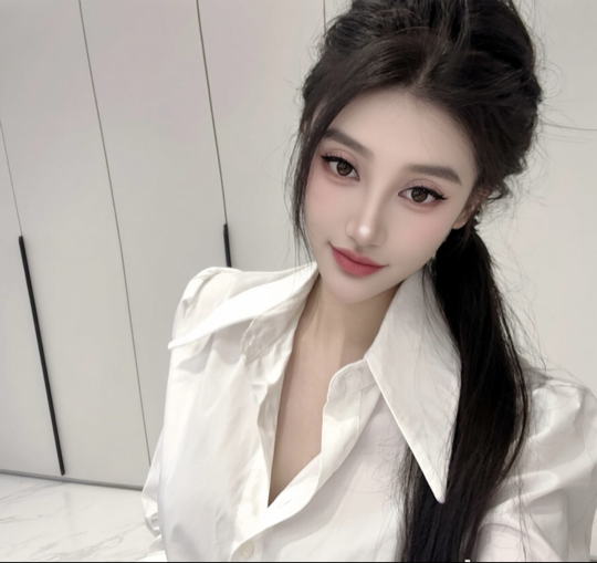 白烁💓海报