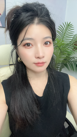 洛泱泱海报