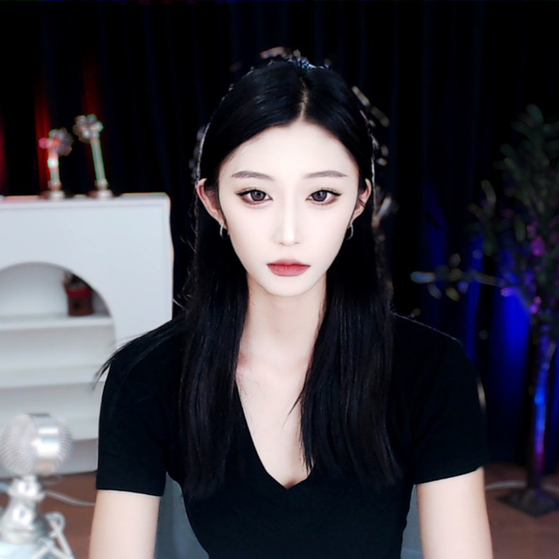 新人赛文的主播海报