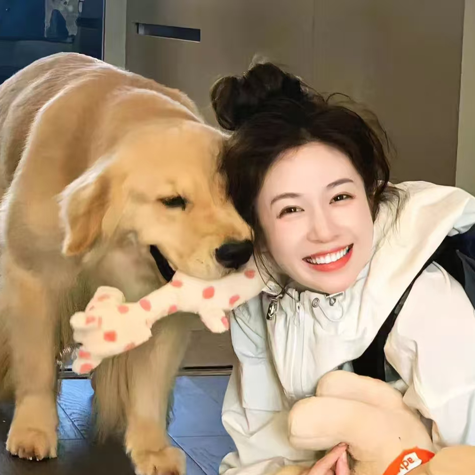 萱萱💓趴着破万海报