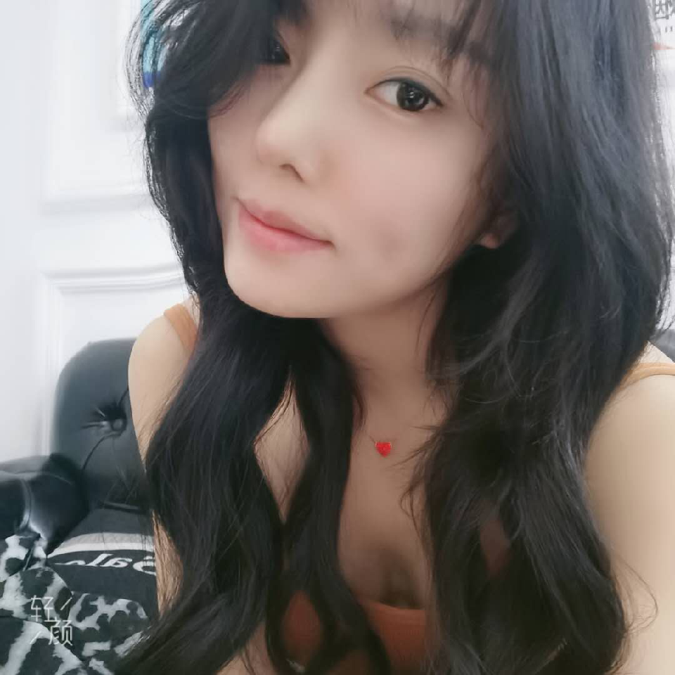 顷的回眸一笑海报