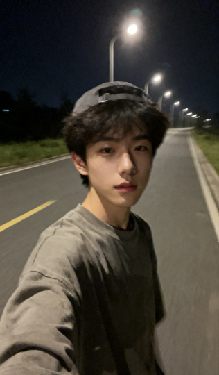 新人小宸海报
