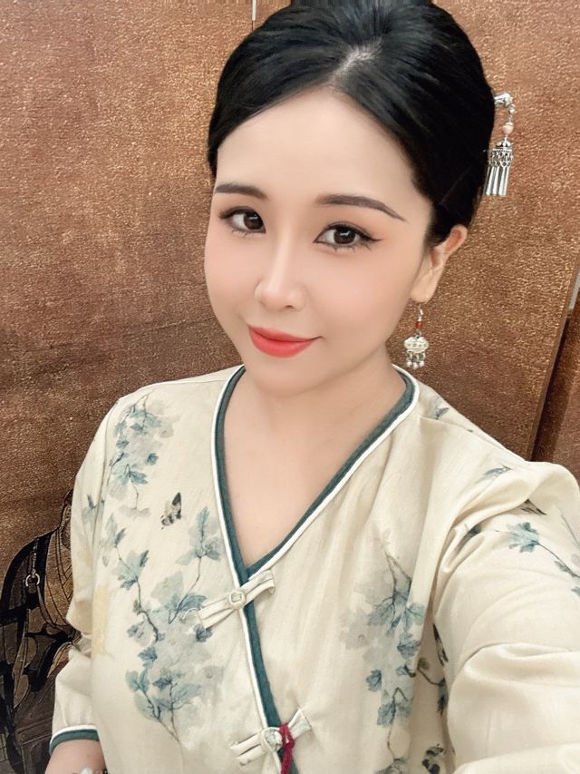 茶茶幸运星今晚休主播图片