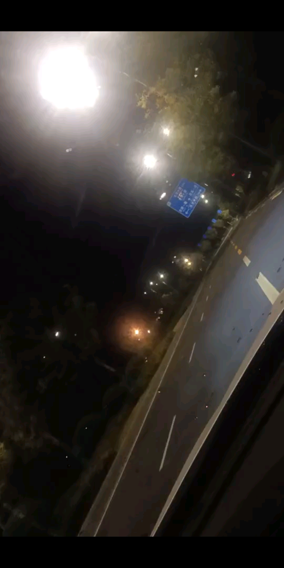 月亮照山川
