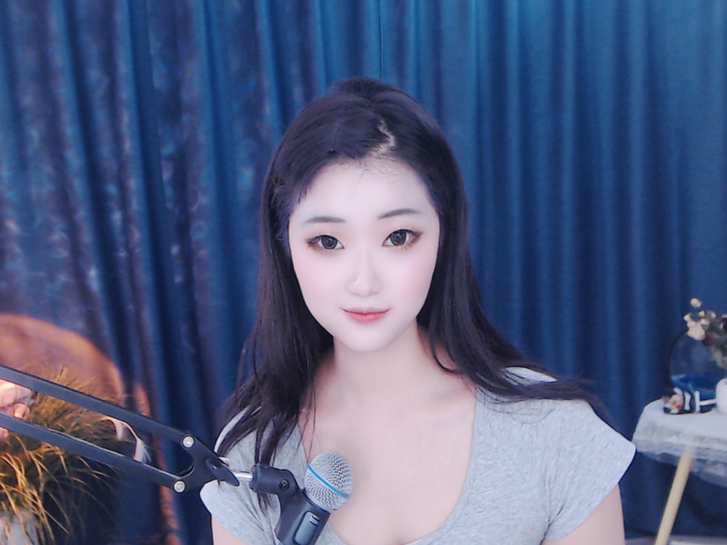 萌妹休主播图片