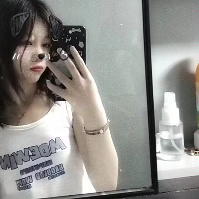 发呆的小绵羊!海报