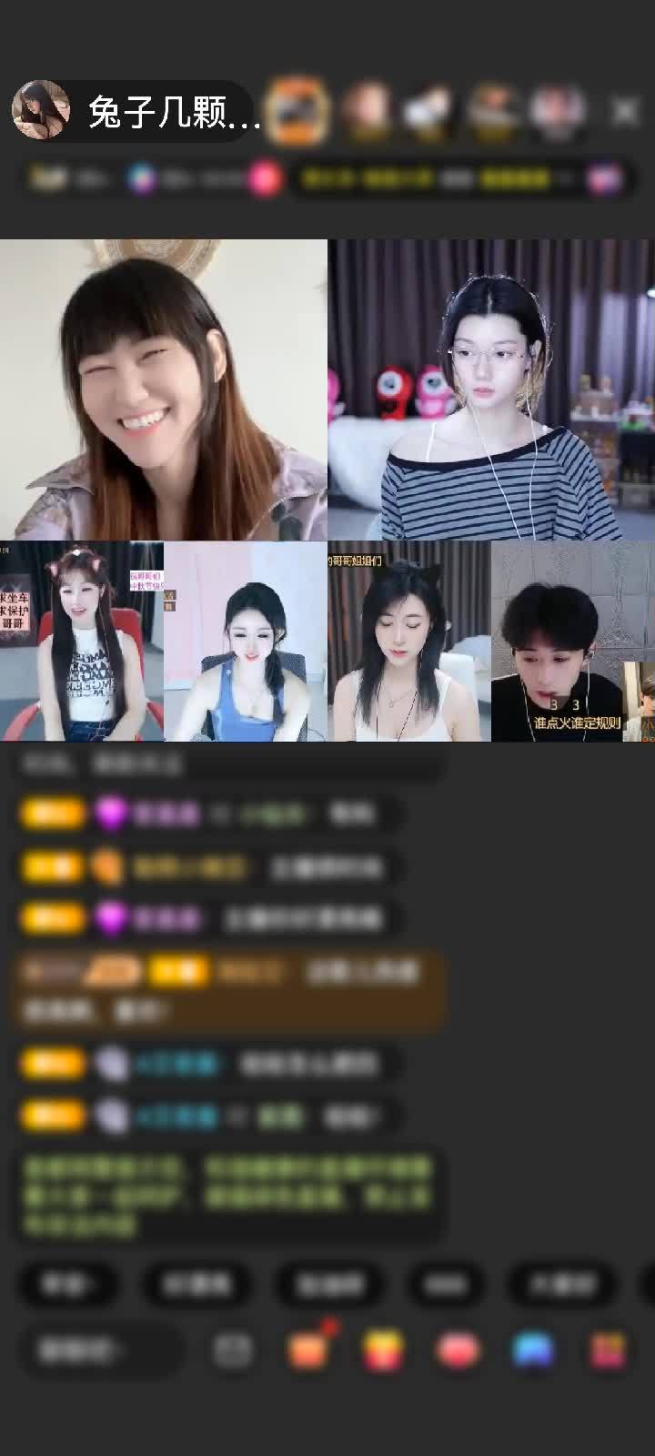 这么丑的女子也有哥哥疼😃