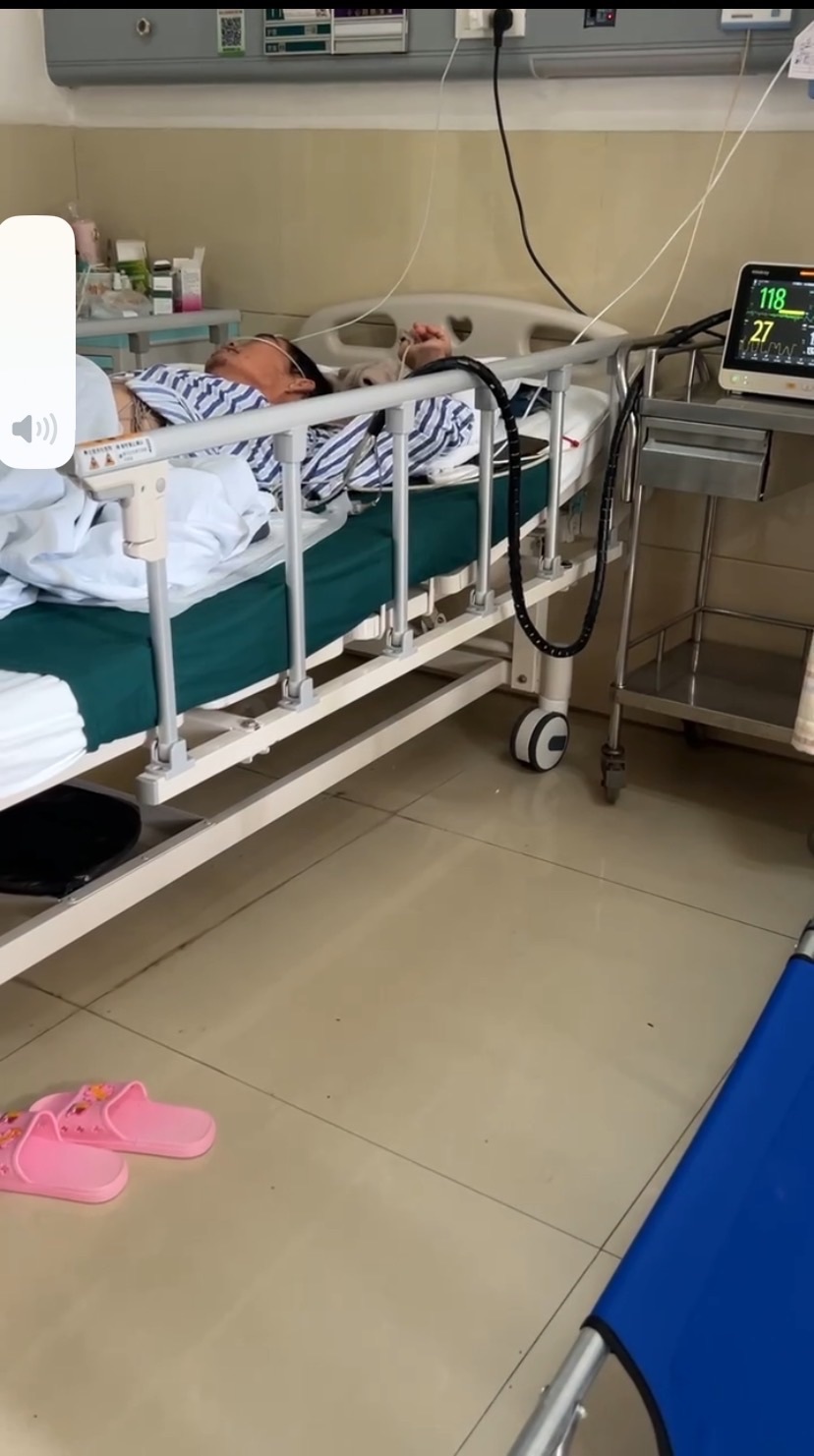 许华峰（家父住院休）主播图片