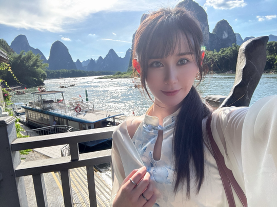 不晚🌸芸海报