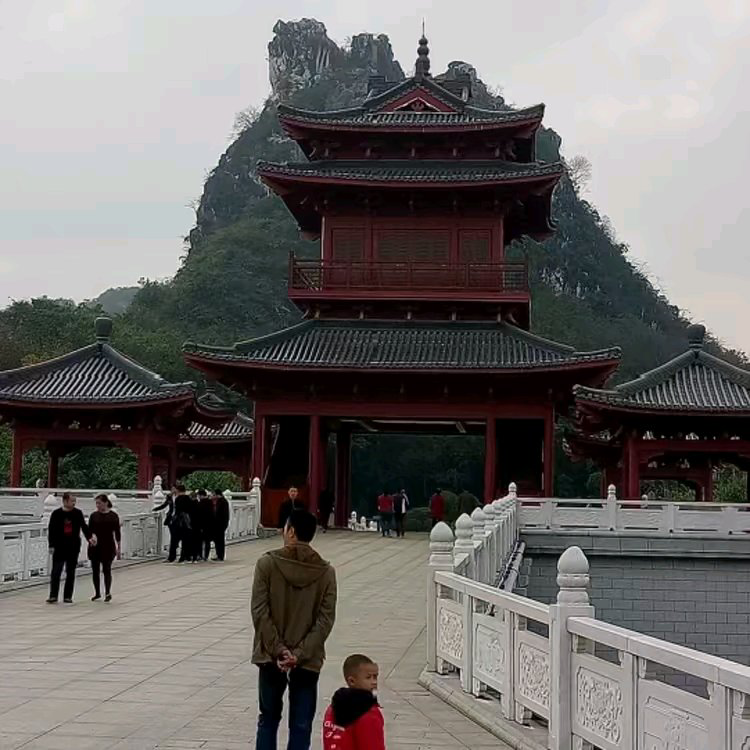 百千米。海报