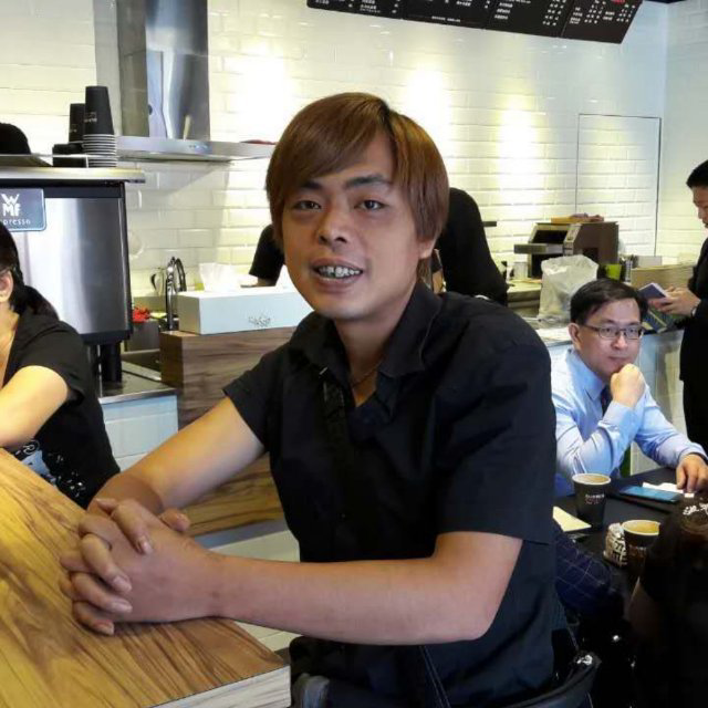 阳光大叔ag海报