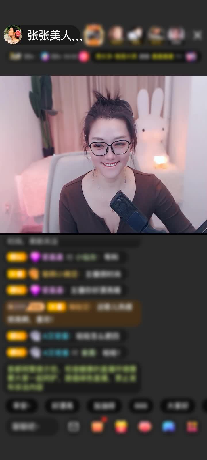 心里的小烟花噼里啪啦炸开～谢谢你呀，