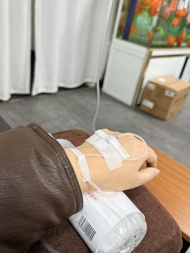 @酒儿发烧去输液的图片