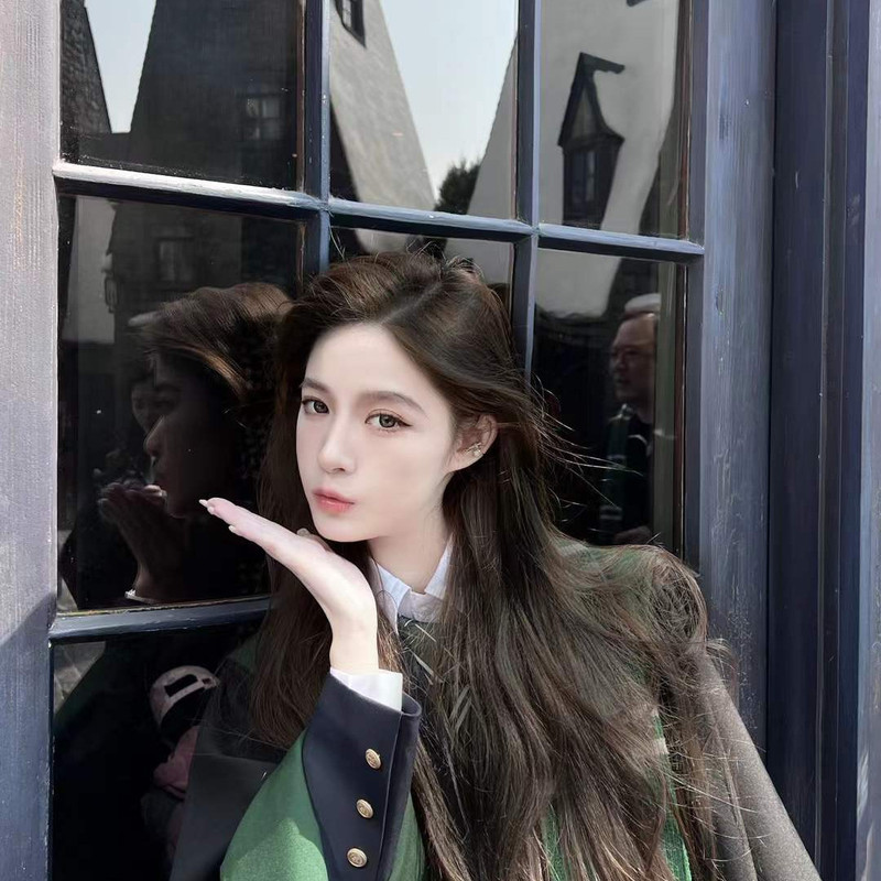 腻腻NiNi的主播海报