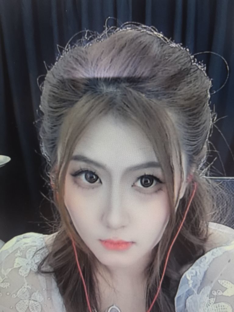 新人久月的主播照片