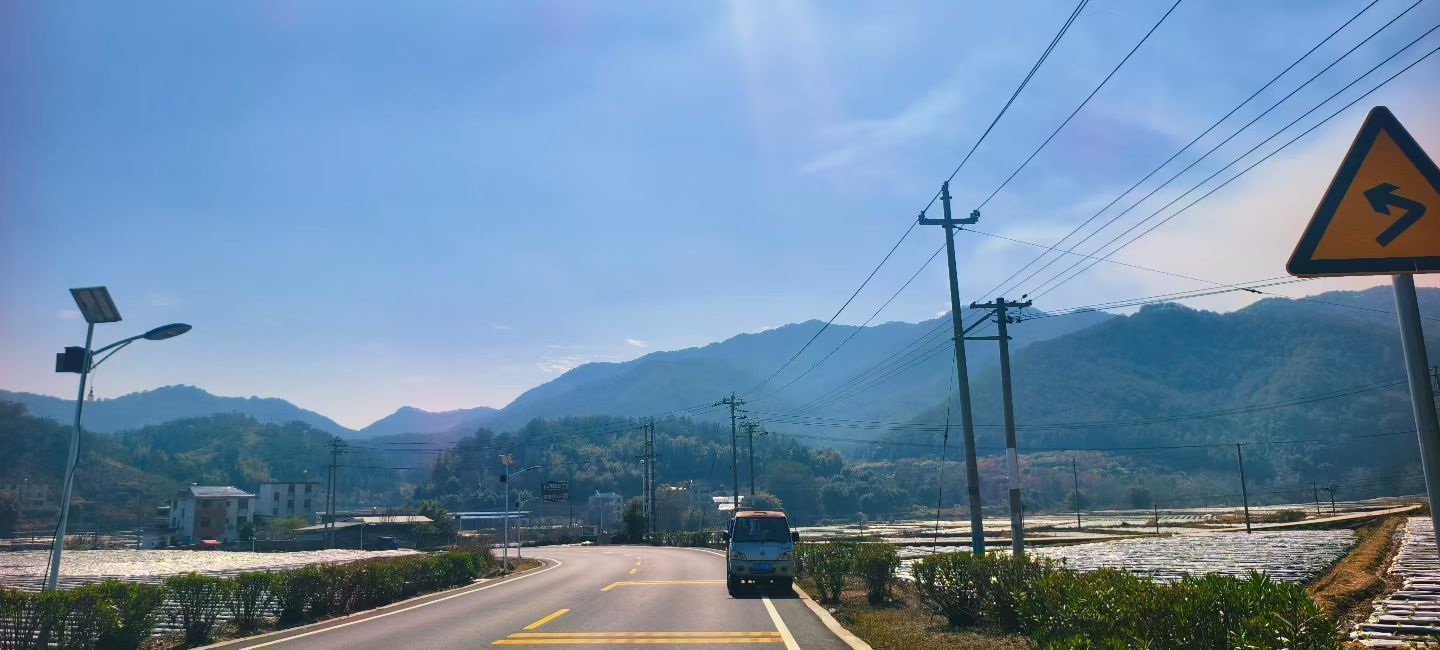 妞妞骑行西双版纳主播图片