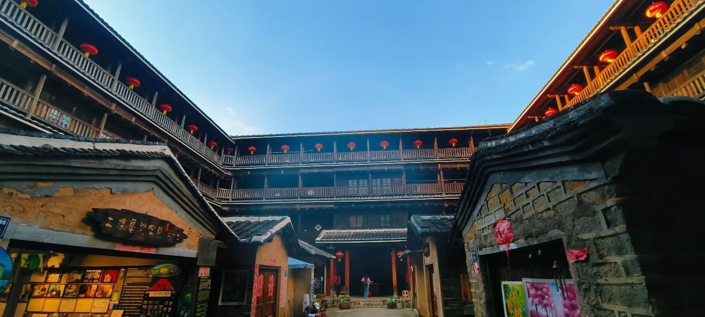 妞妞骑行西双版纳主播图片