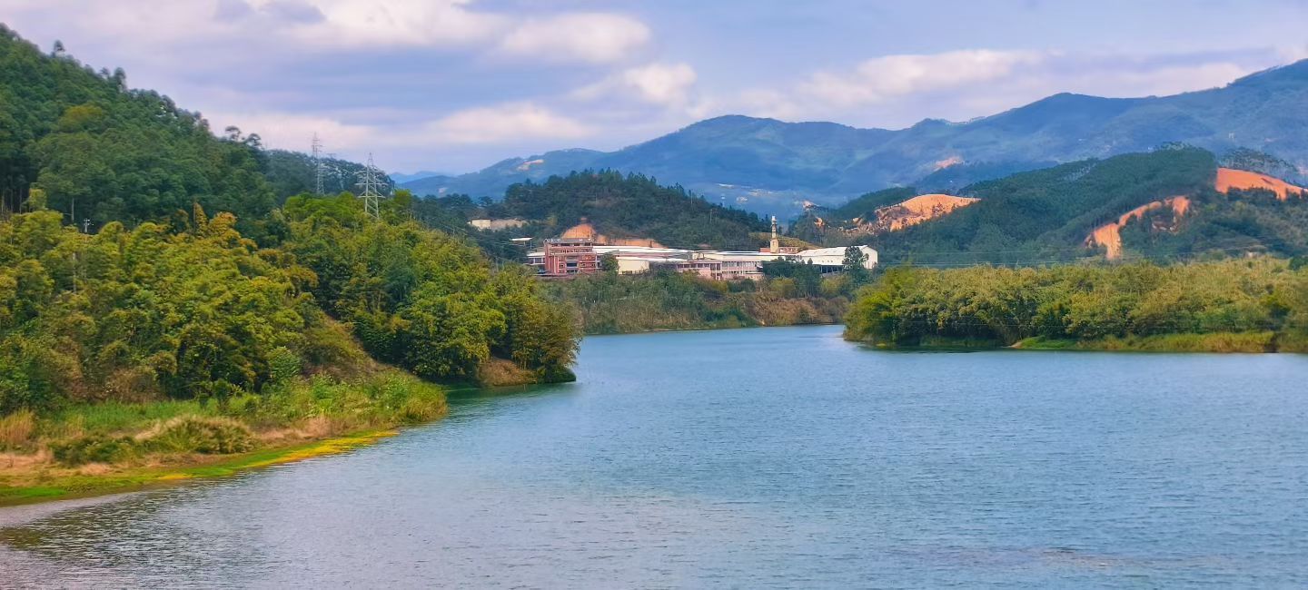 妞妞骑行西双版纳主播图片