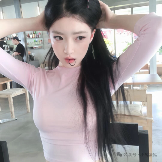 菠萝bb海报