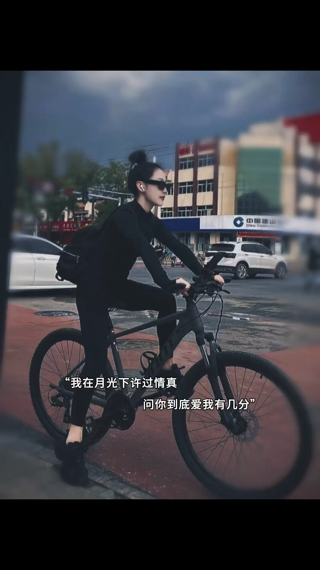 耐心都给了陌生人，脾