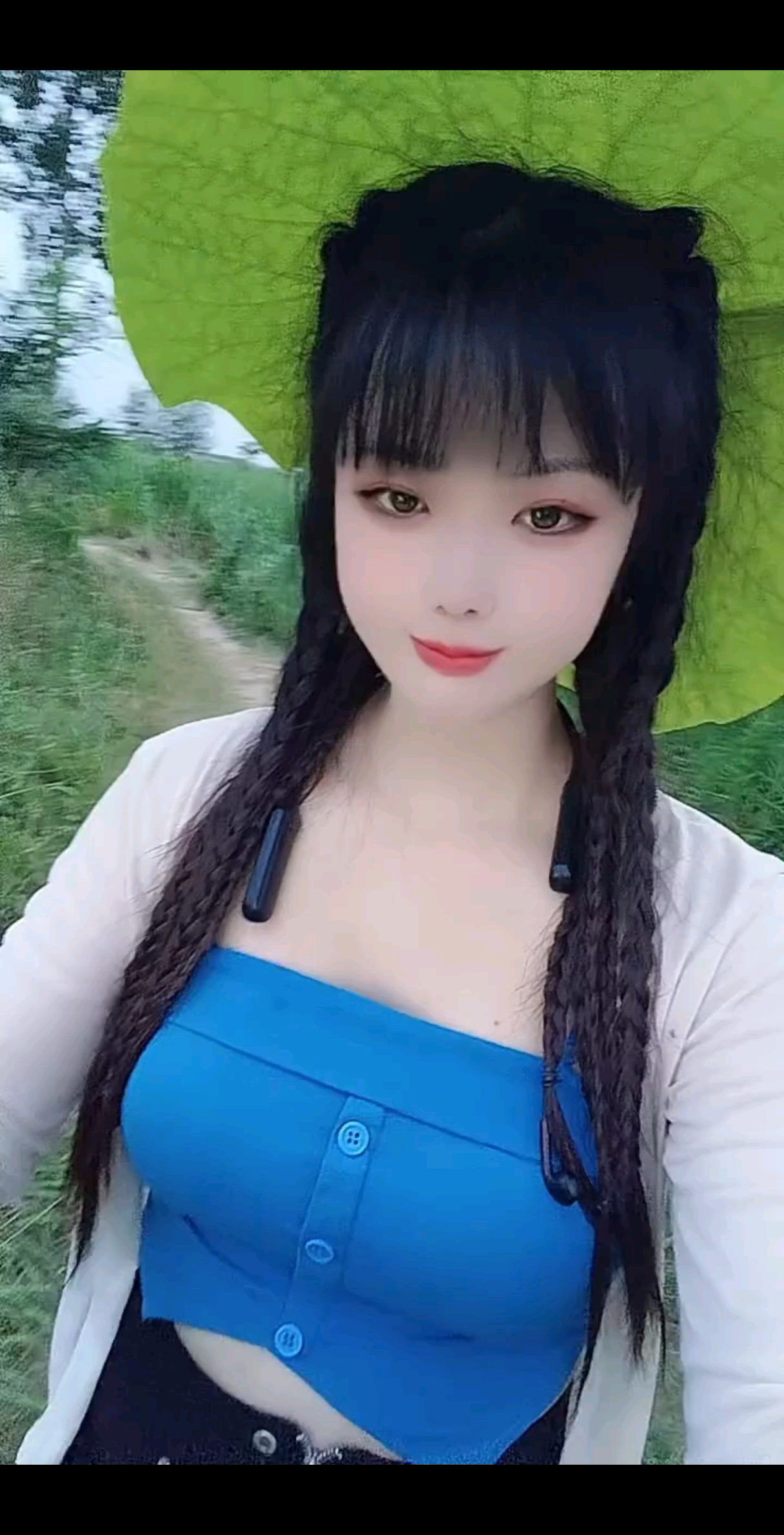 大海是倒放的蓝天，早
