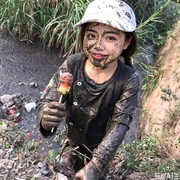 小颜粪发涂墙
