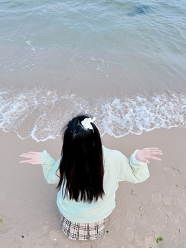 小小鱼🐬一点半播主播照片