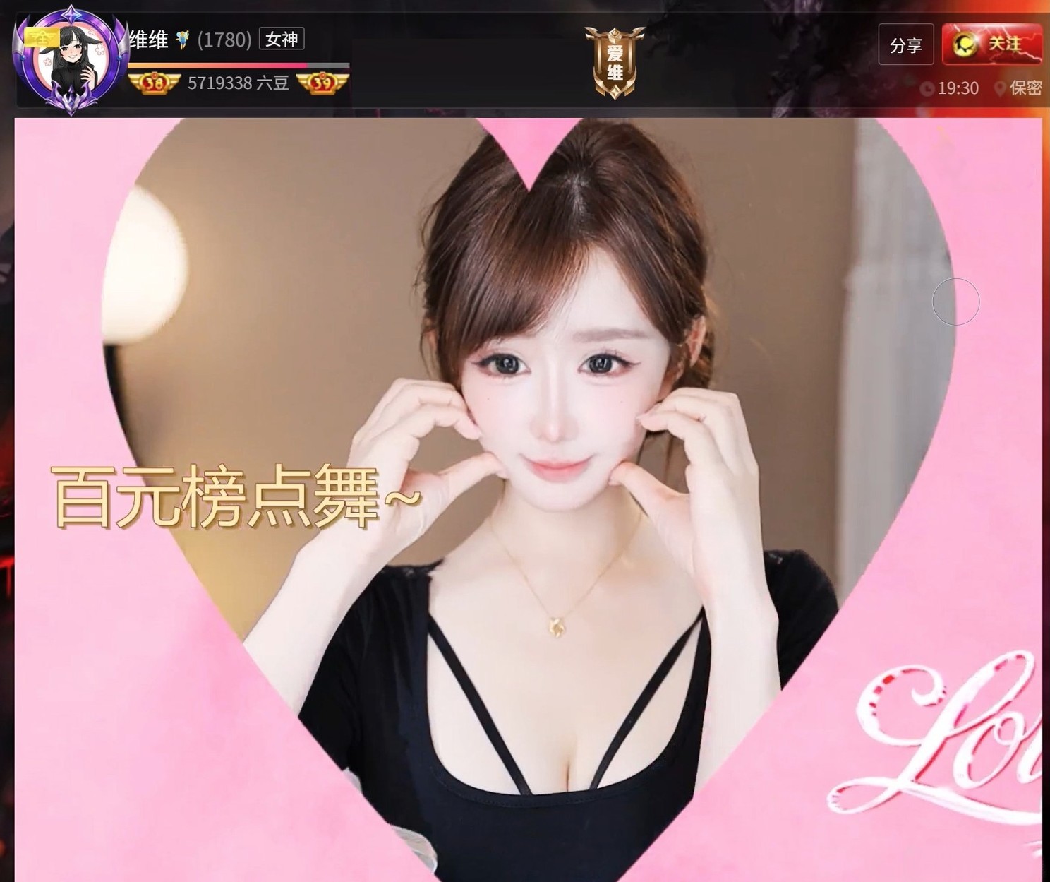 遊樂園的小丑的图片