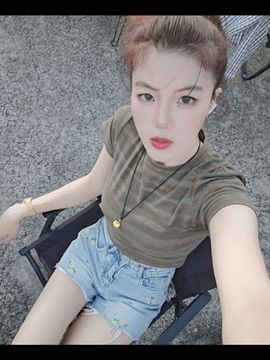 小镁镁主播照片